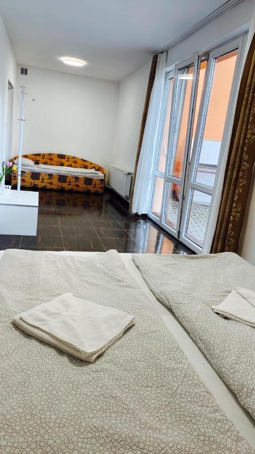 3 Apartments In 1 Location ปราก ภายนอก รูปภาพ